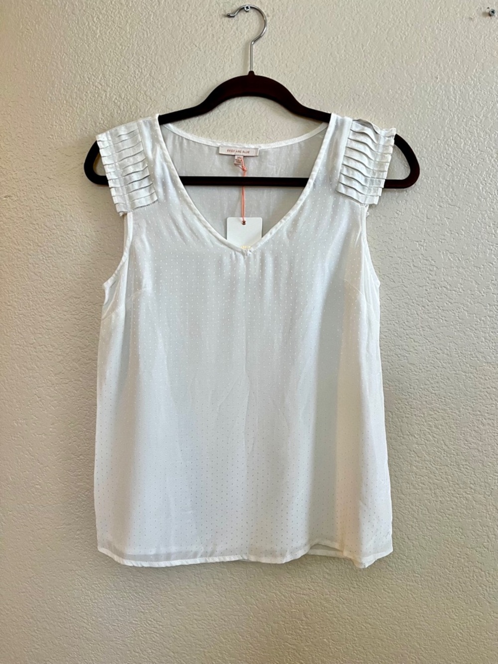 Skies Are Blue White V-Neck Sleeveless Top with Pleated Shoulder